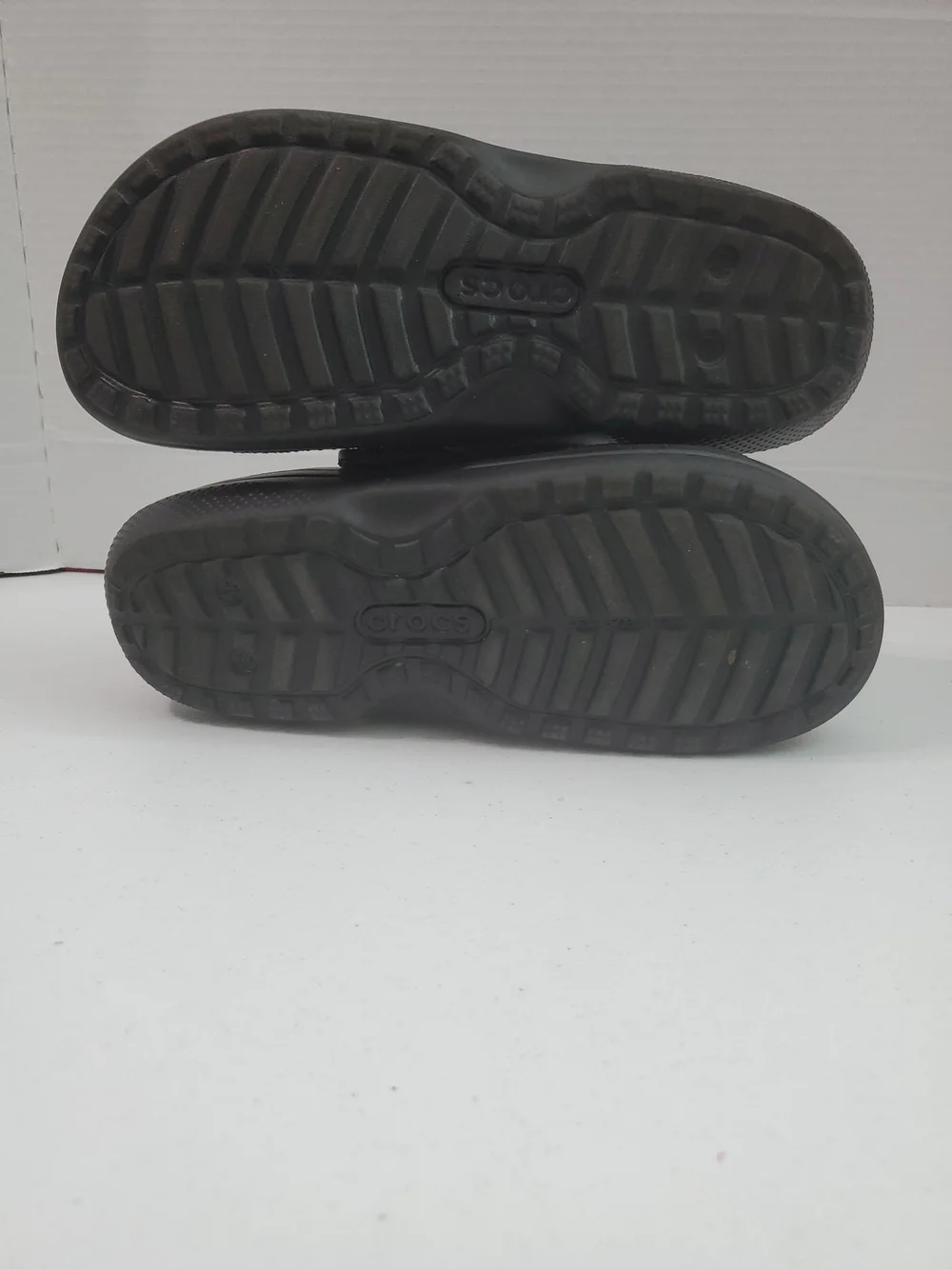 CROCS Men's 9 Womens 11 Classic Lined Clog - Black On Black